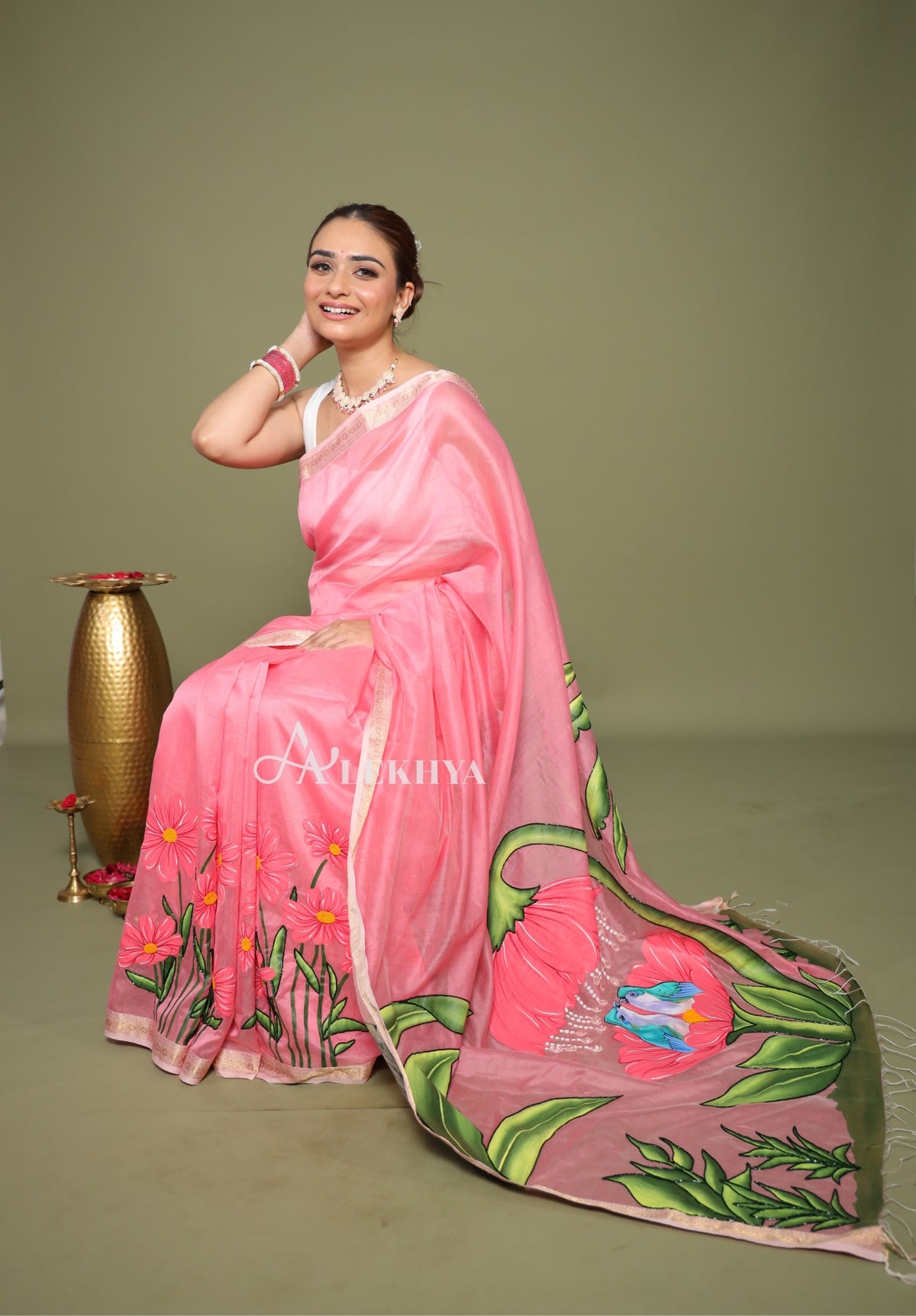 Flora and Fauna Finesse – Pink Maheshwari Handloom Saree