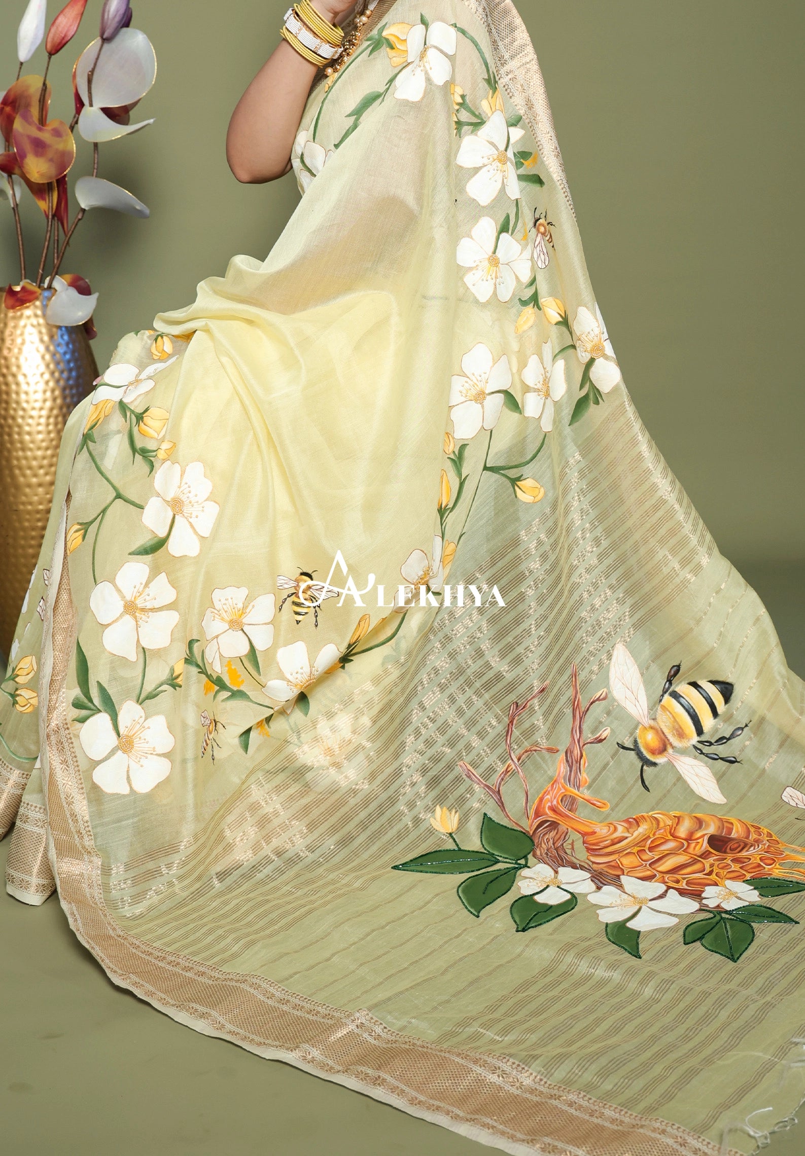 Queen bee elegance-Maheshwari handloom Saree